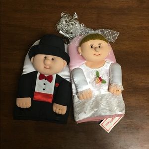 NWT Bride and groom oven mitts